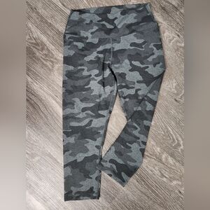 Nobull camo leggings size M